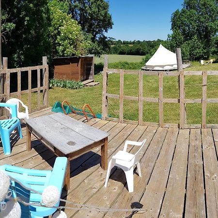 Camping La Petite Houmee Curzay-sur-Vonne Exteriör bild