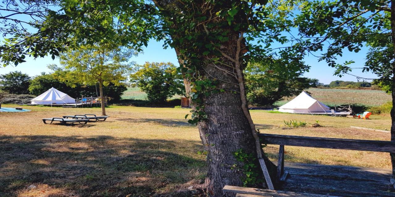 Camping La Petite Houmee Curzay-sur-Vonne Exteriör bild
