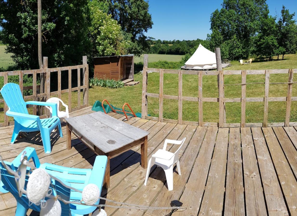 Camping La Petite Houmee Curzay-sur-Vonne Exteriör bild