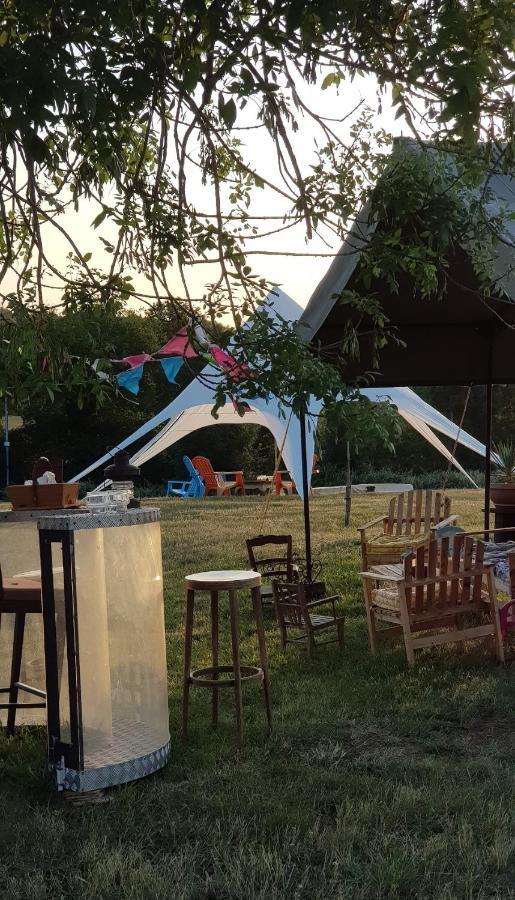 Camping La Petite Houmee Curzay-sur-Vonne Exteriör bild