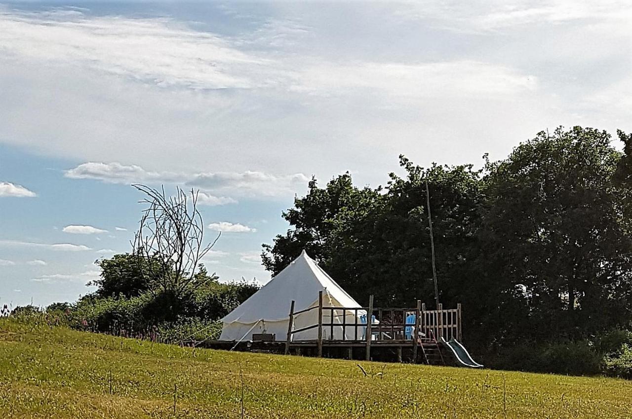 Camping La Petite Houmee Curzay-sur-Vonne Exteriör bild