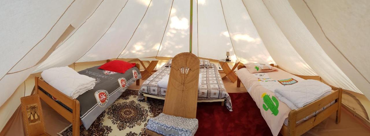 Camping La Petite Houmee Curzay-sur-Vonne Exteriör bild