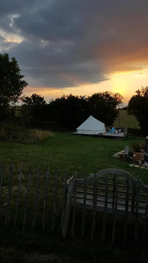 Camping La Petite Houmee Curzay-sur-Vonne Exteriör bild